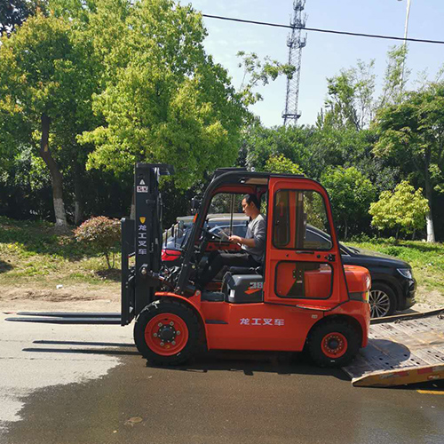 張家港龍工倉儲叉車